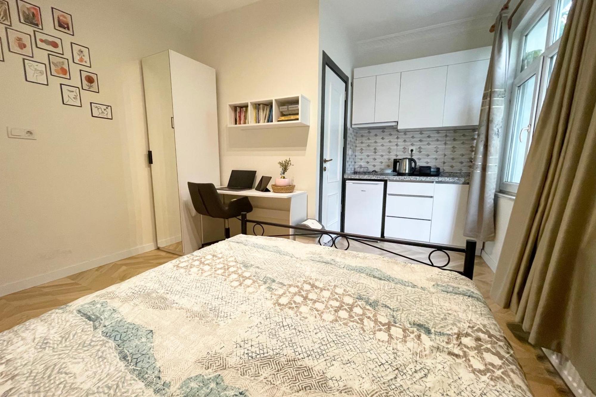2br And 2bath Balcony In Heart Of Isatanbul #3 Daire